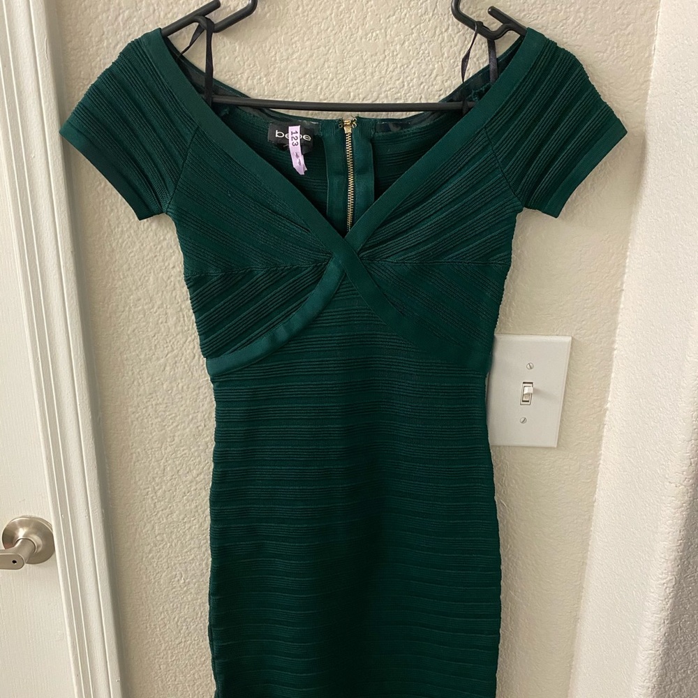 Bebe green body on dress